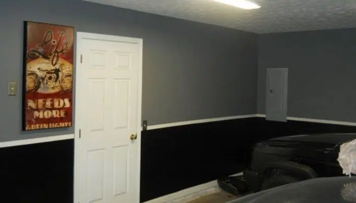 Two-tone gray and black garage walls